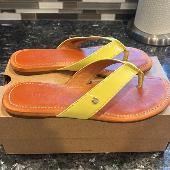 Ugg flip flops - Picture 4 of 4